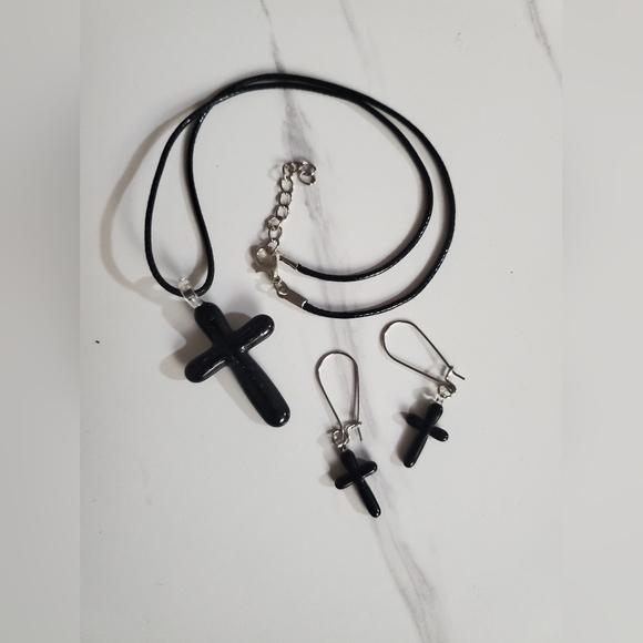Black NWT Cross Necklace & Earrings Set - Picture 1 of 3